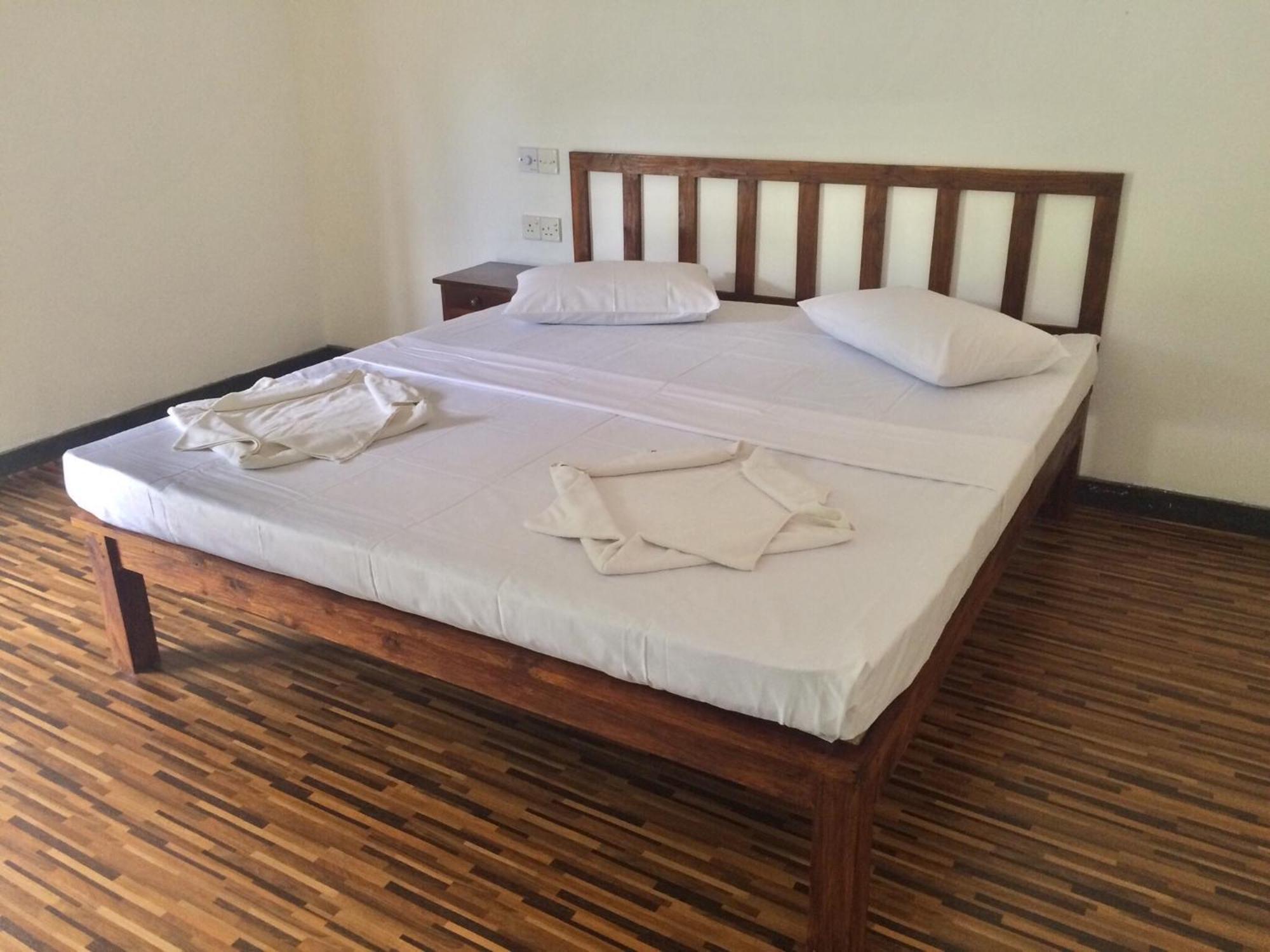 Greenwood Hotel Сигирия Экстерьер фото