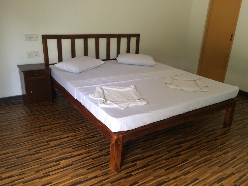 Greenwood Hotel Сигирия Экстерьер фото